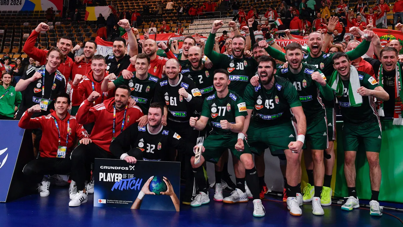 Fotókon az ünneplő magyar kézilabda-válogatott