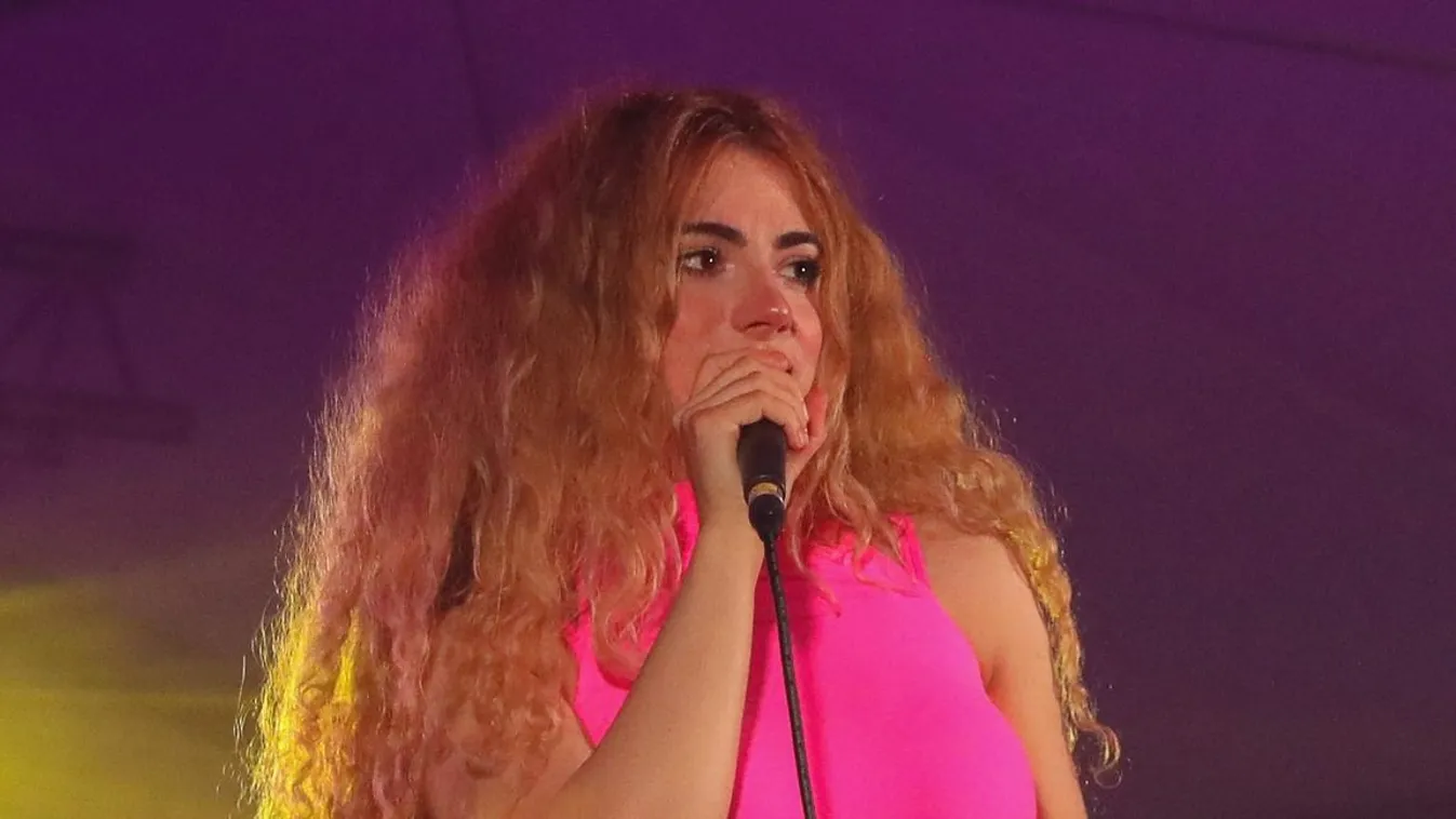 Jót tett a szakítás Opitz Barbinak