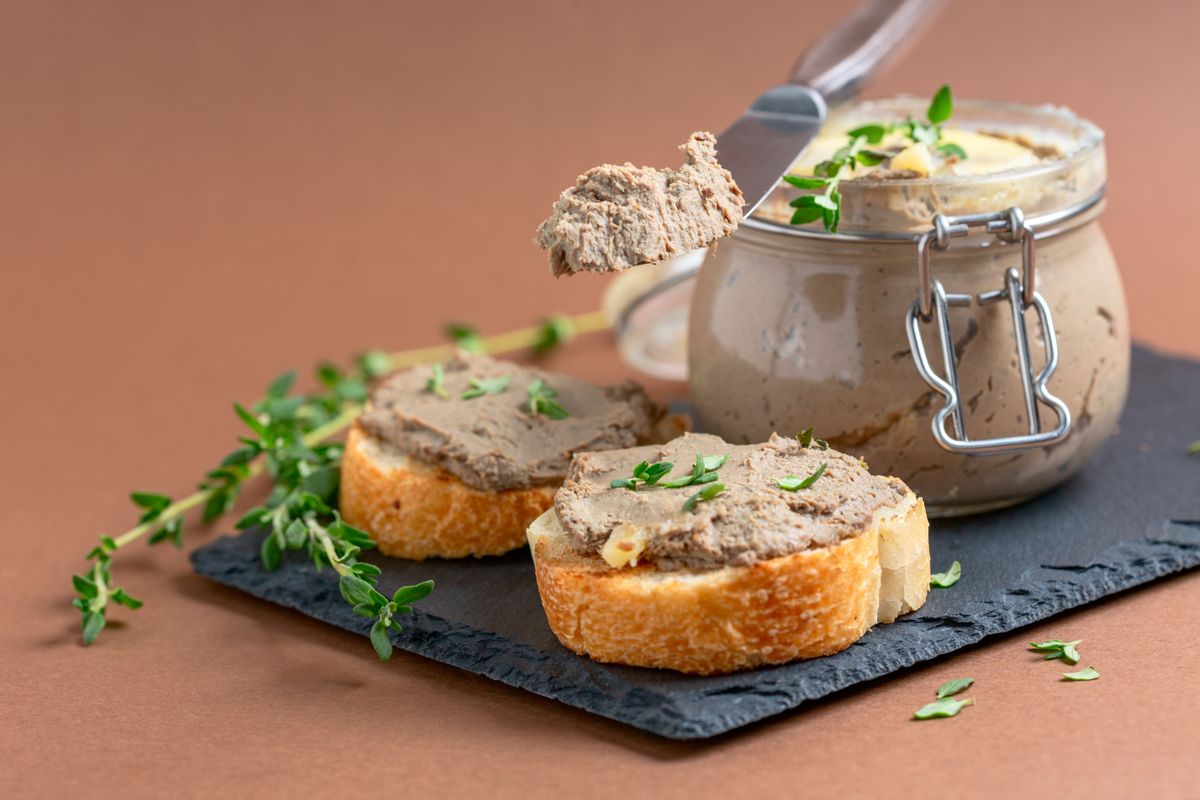 Homemade,Turkey,Or,Chicken,Liver,Pate,In,A,Glass,Jar