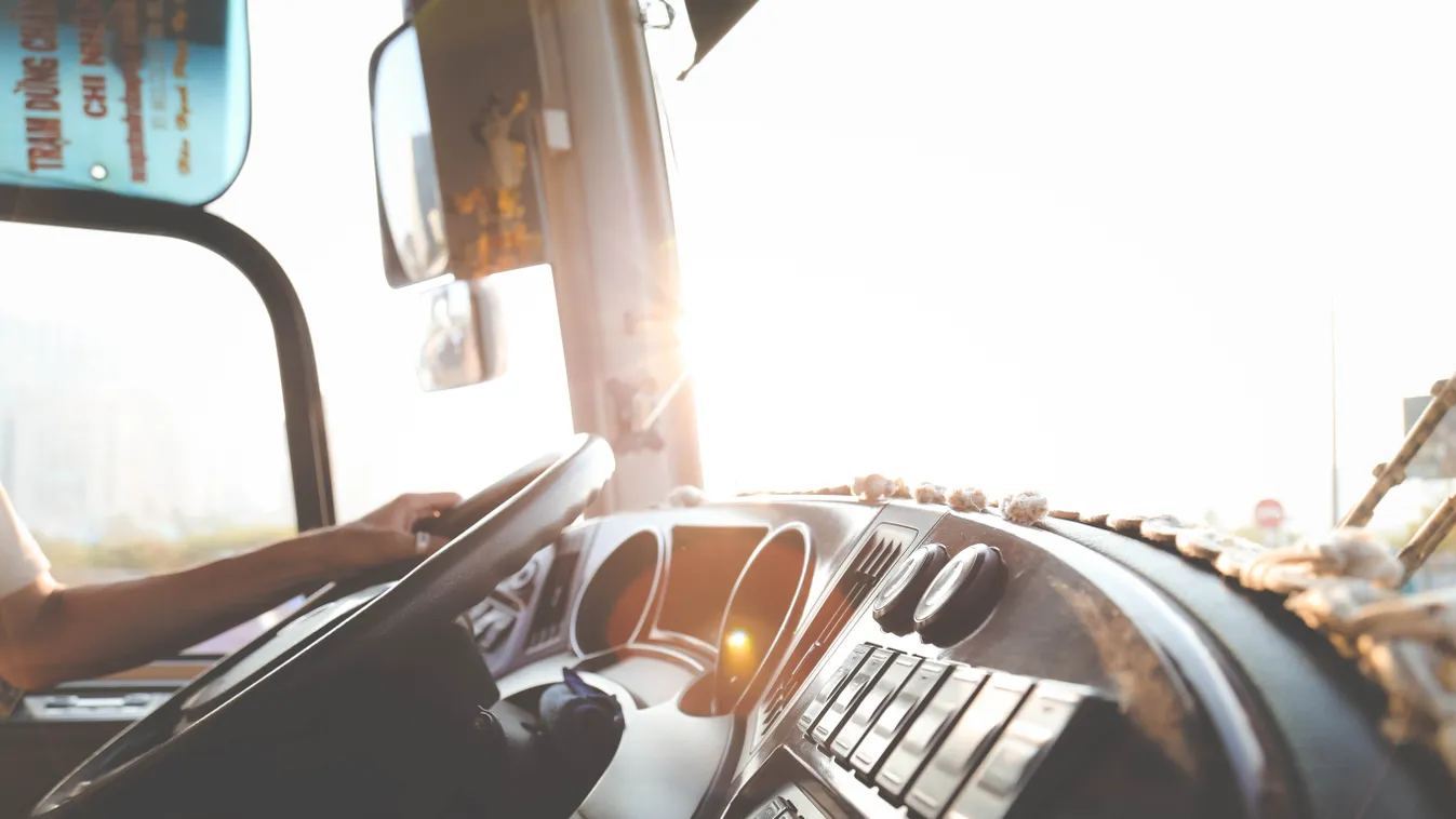 Szembe hajtott a forgalommal egy buszsofőr Kazincbarcikán