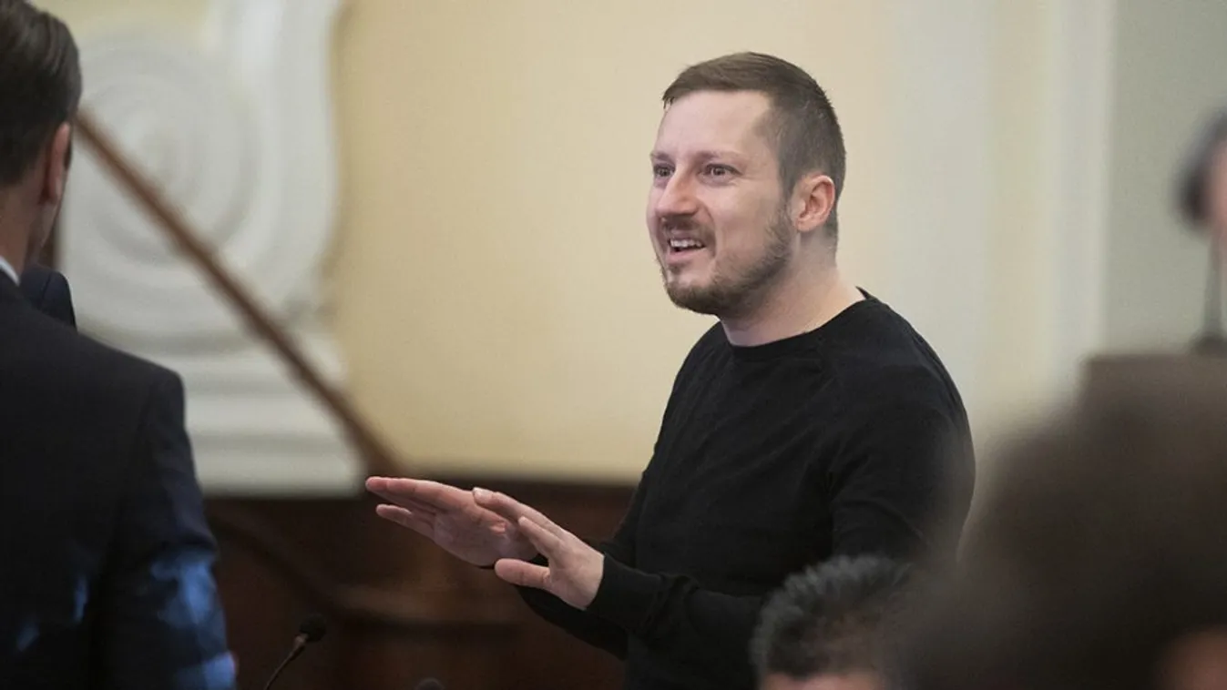 Menekül a momentumos önkormányzat Terézvárosban