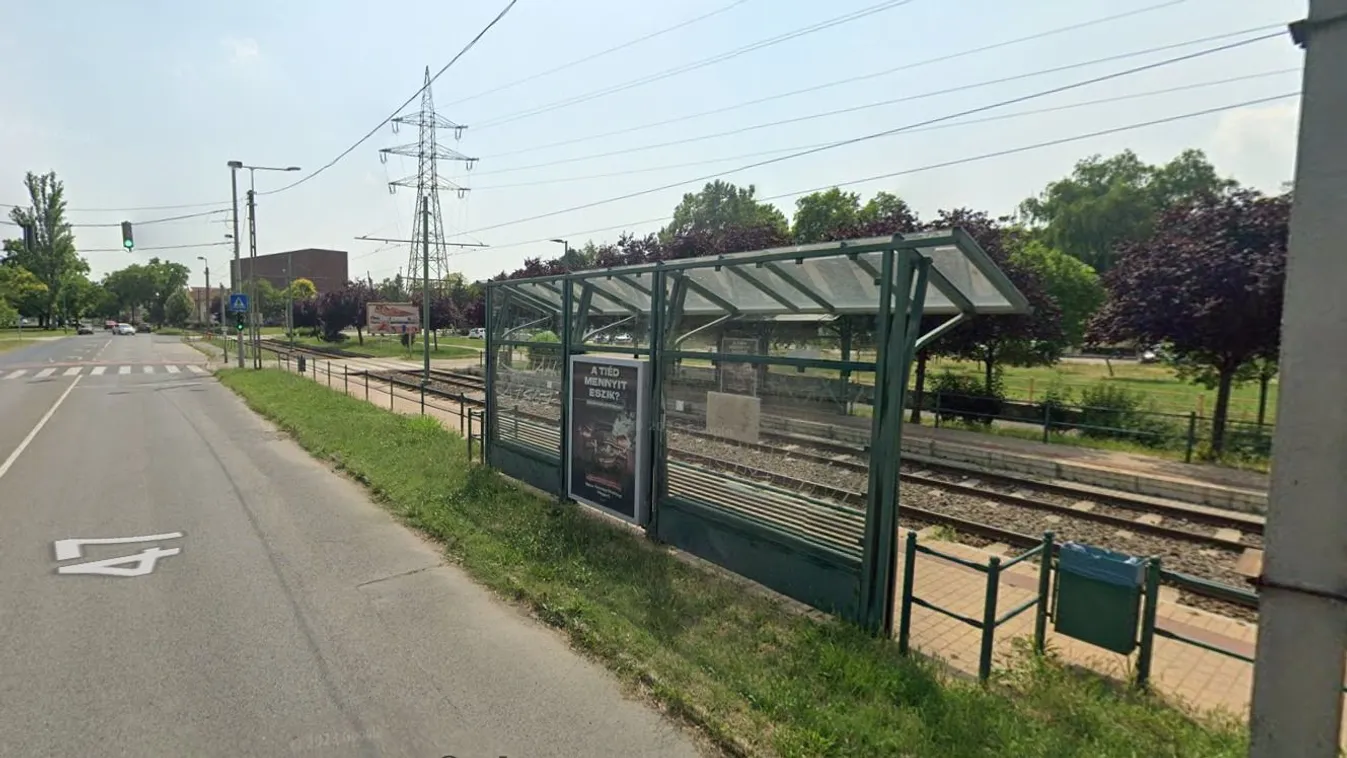 Halálra rémült egy kislány a szegedi villamosmegállóban