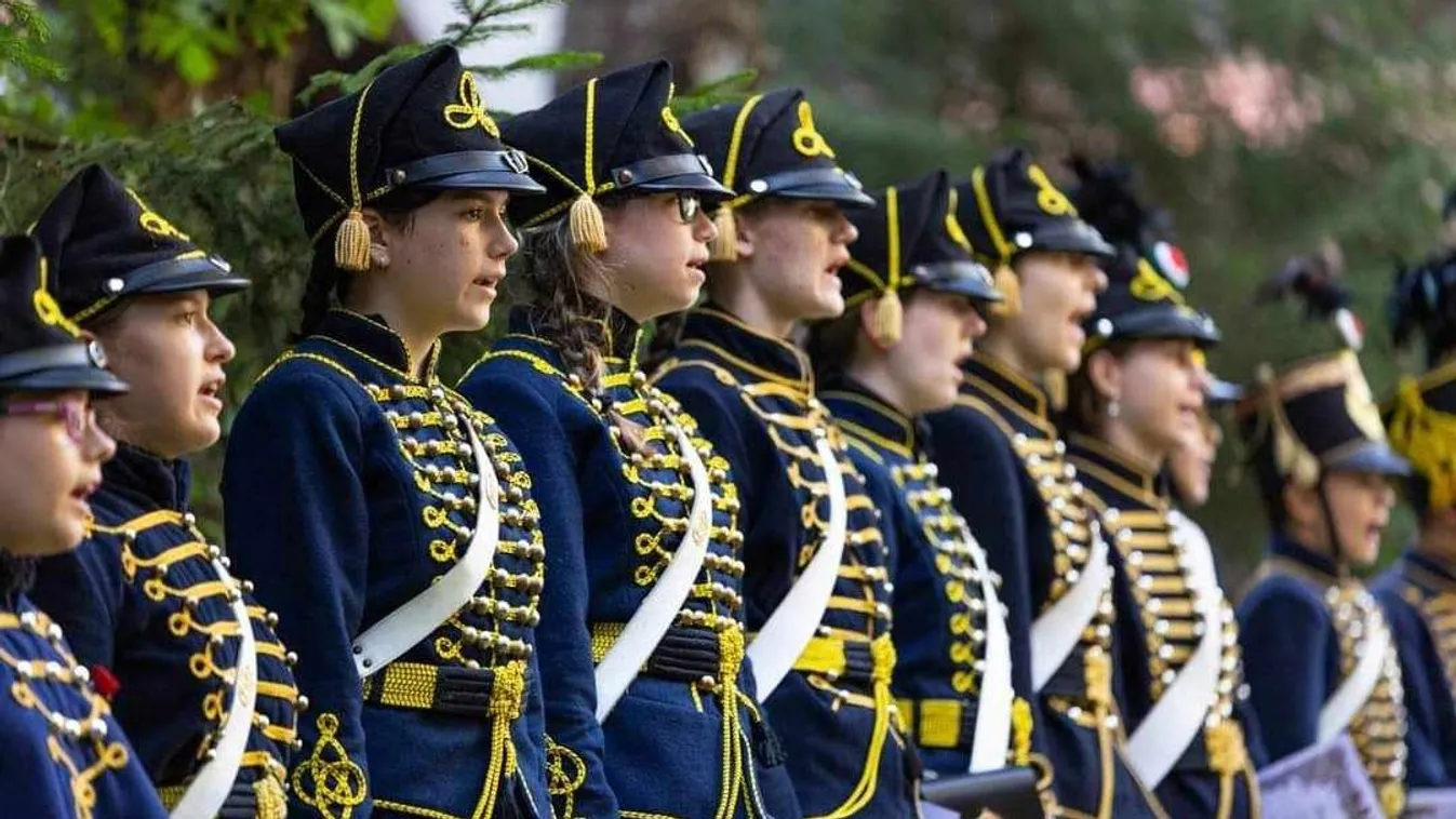 Balatoni kishuszárok vigyáztak Ferenc pápára