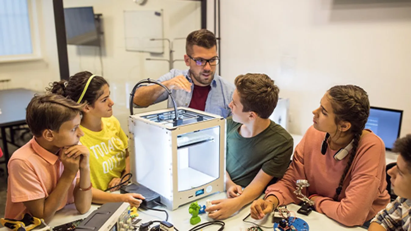 Újabb iskolák előtt nyílik meg a jövő kapuja