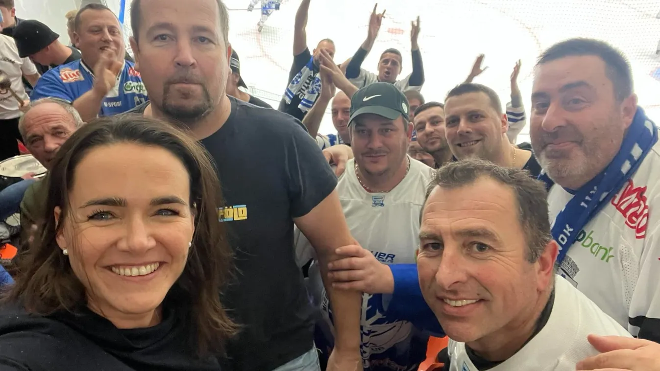 Novák Katalin hokimeccsen szurkolt