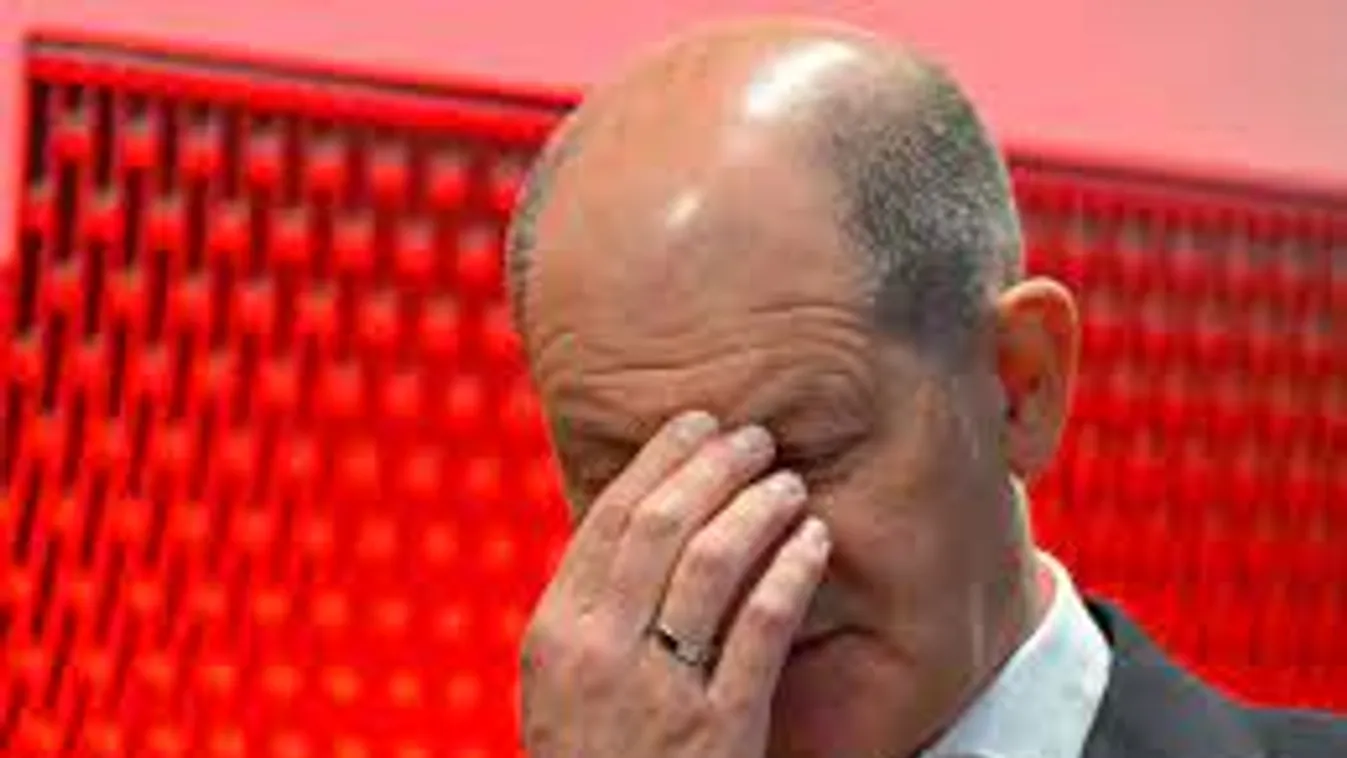 Kimenekítették a tüntetők elől Scholz kancellárt