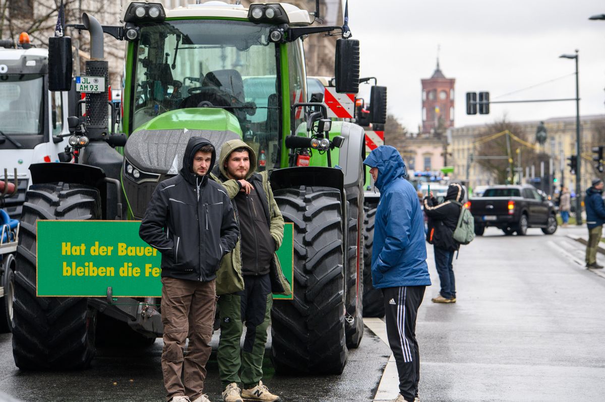 farmers and truckers protest in Berlin