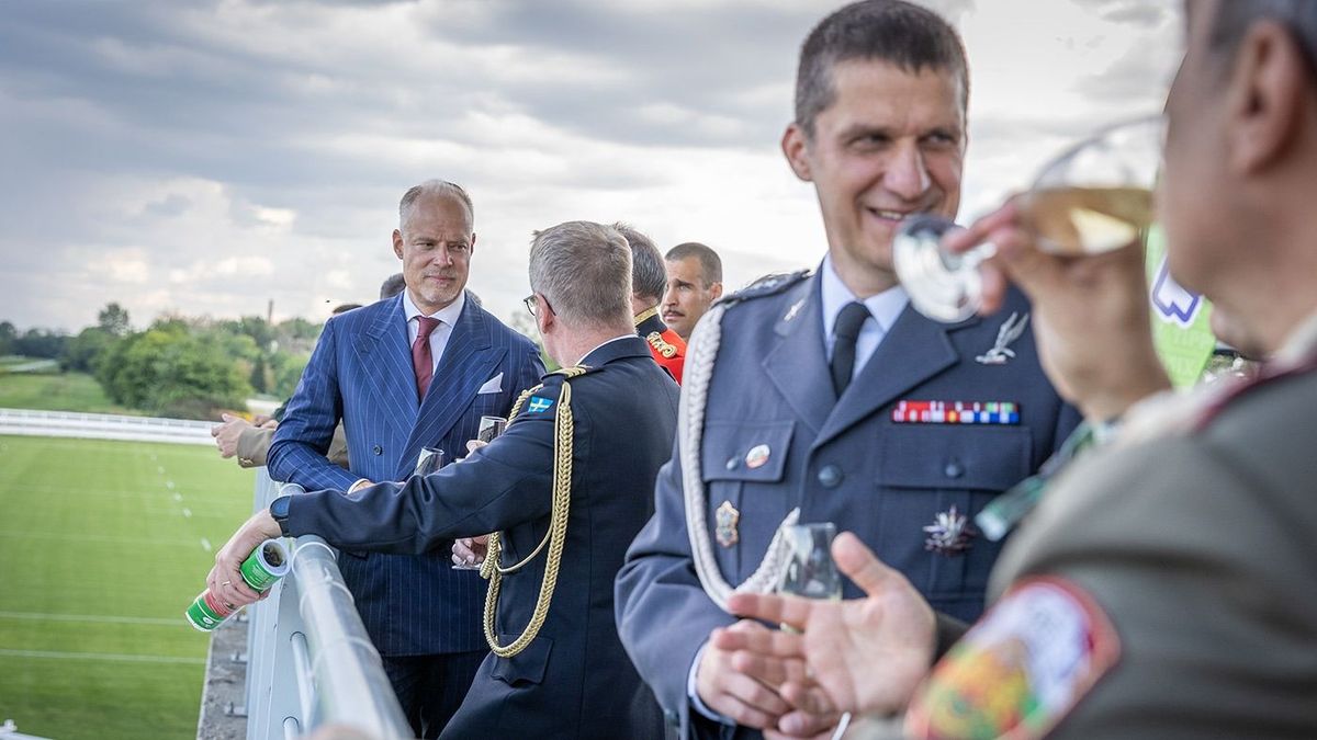 A Honvédelmi Miniszter sem úszta meg: Szalay-Bobrovniczky Kristóf komoly megmérettetésen esett át - Videó!