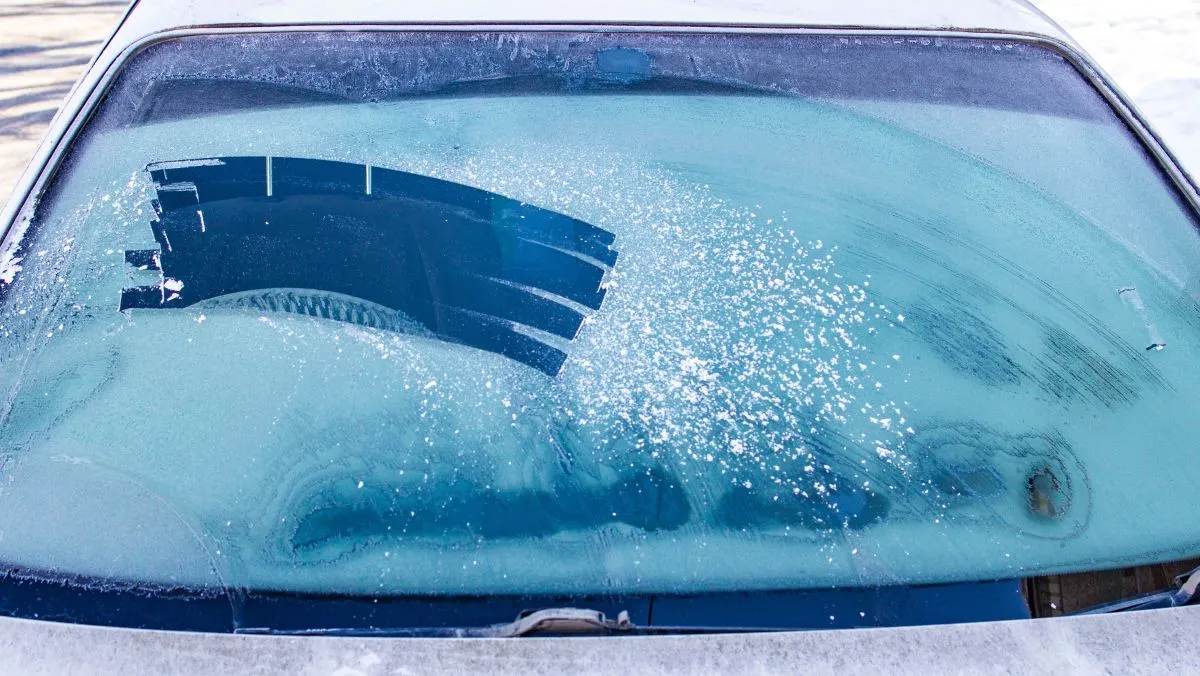 Cleared,The,Frost,On,The,Windshield,In,The,Cold,,Front