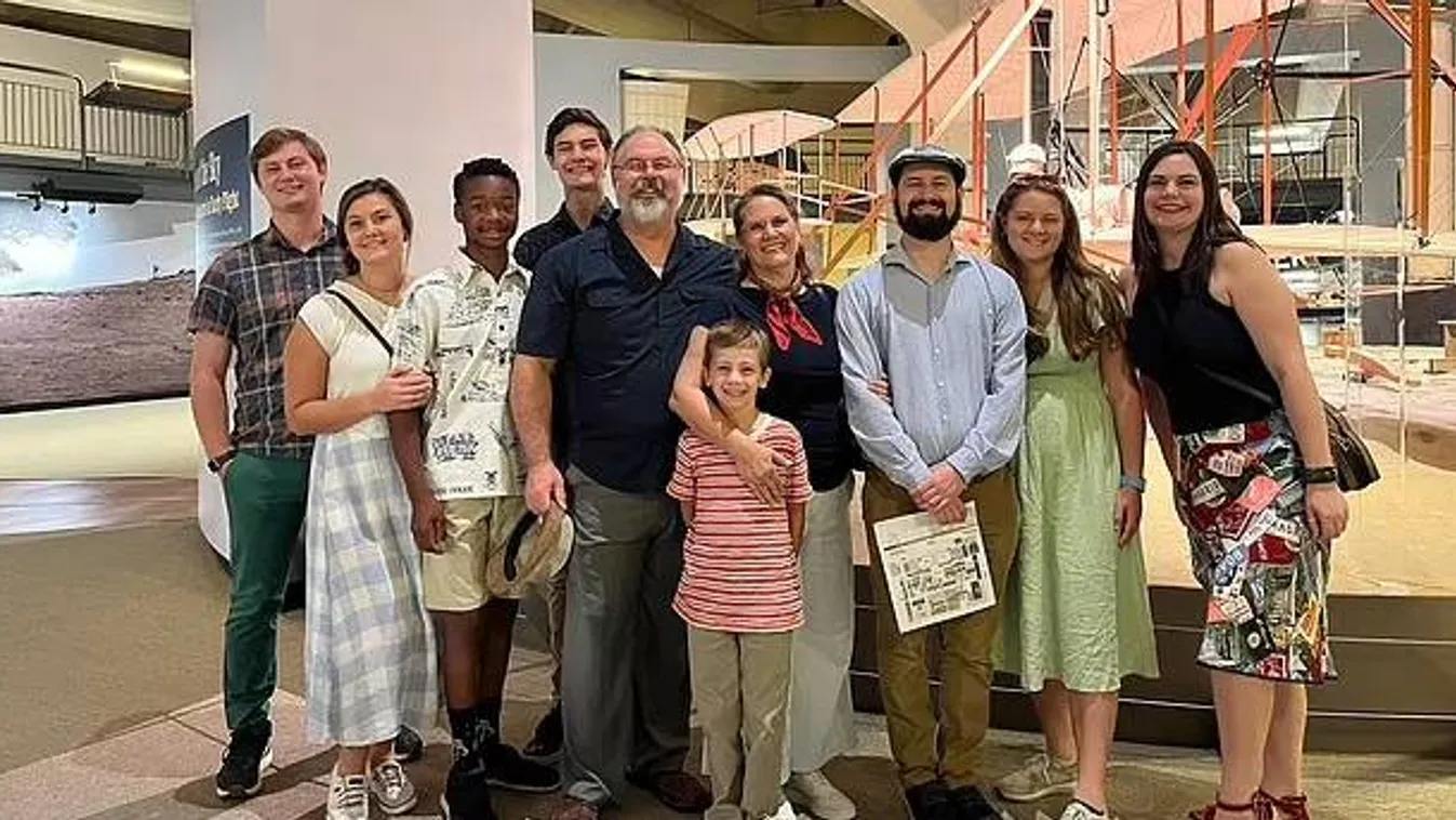 Egymásba kapaszkodva halt meg az édesapa és két kisfia