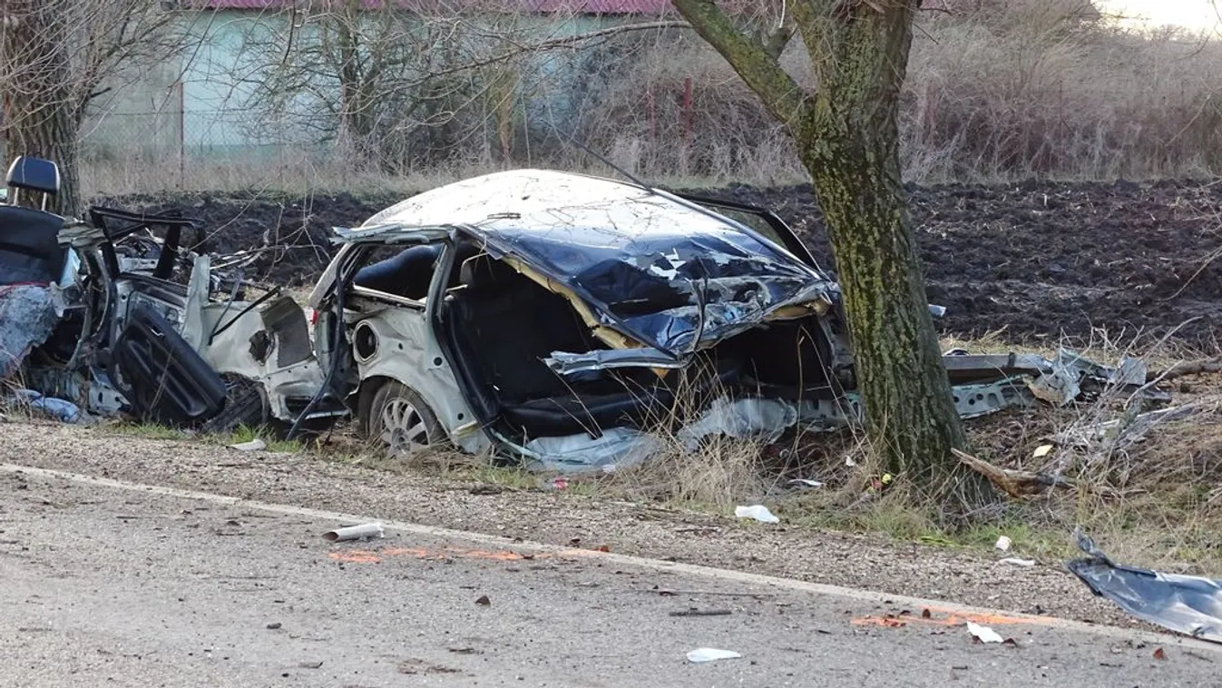 Darabjaira szakadt autóban halt meg a 20 éves fiatal