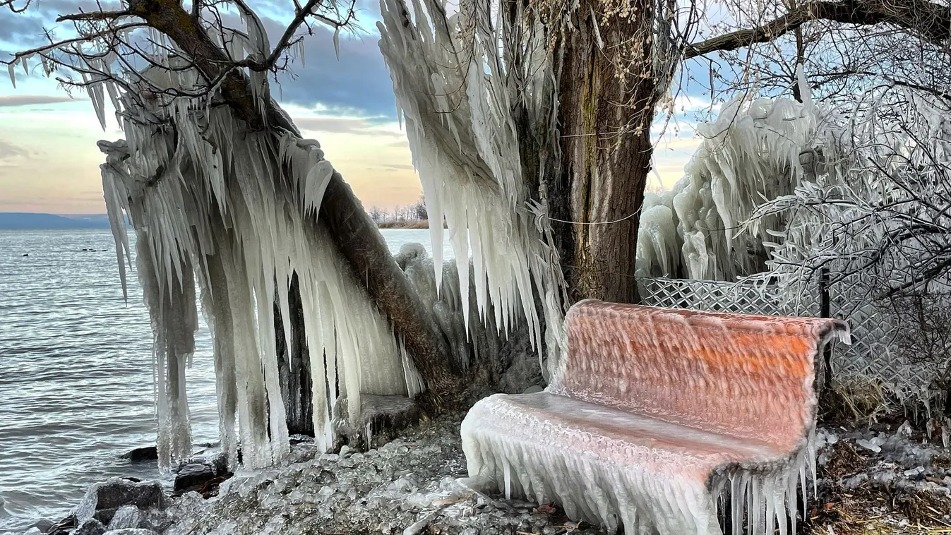 Elképesztő természeti csoda a Balatonnál: Bedurvult a tél