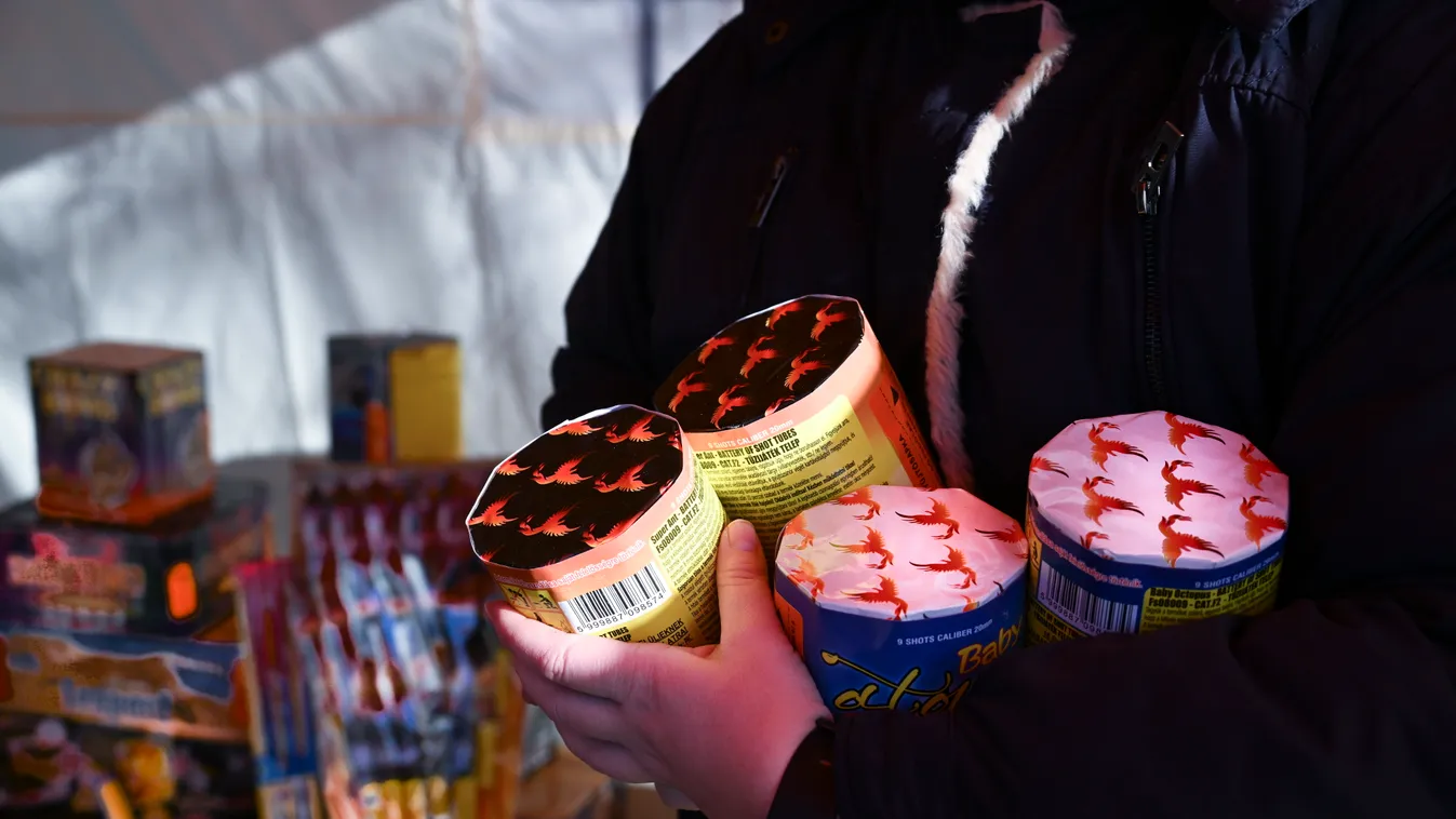 Tűzijátékkal lövöldözött házfalakra egy fiú Óbudán