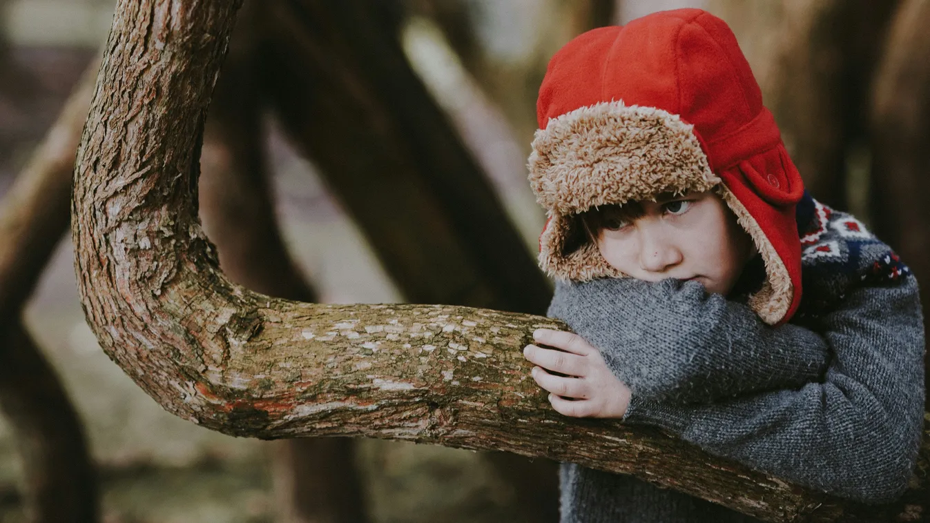 Egyedül, áram és fűtés nélkül élt két évig egy 9 éves kisfiú