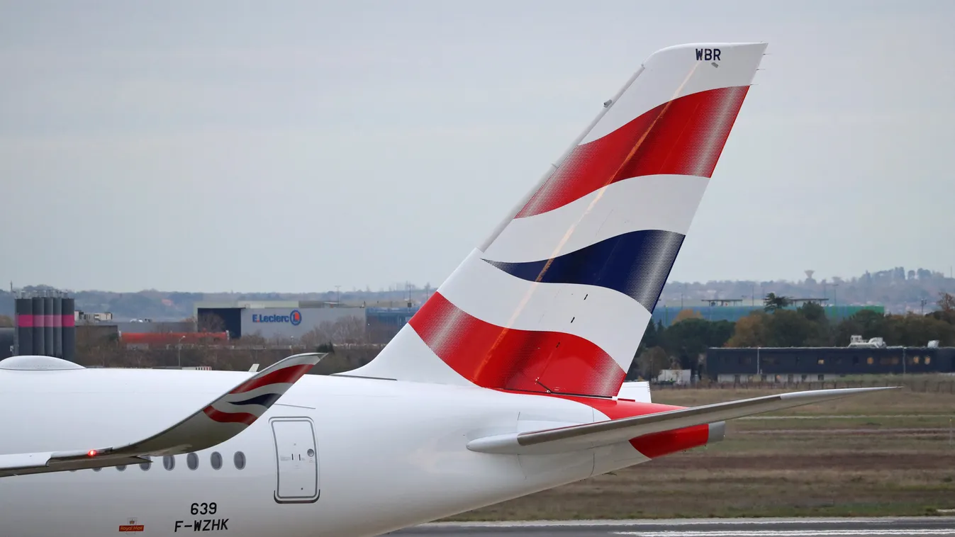 Az utasok szeme láttára halt meg a légiutaskísérő