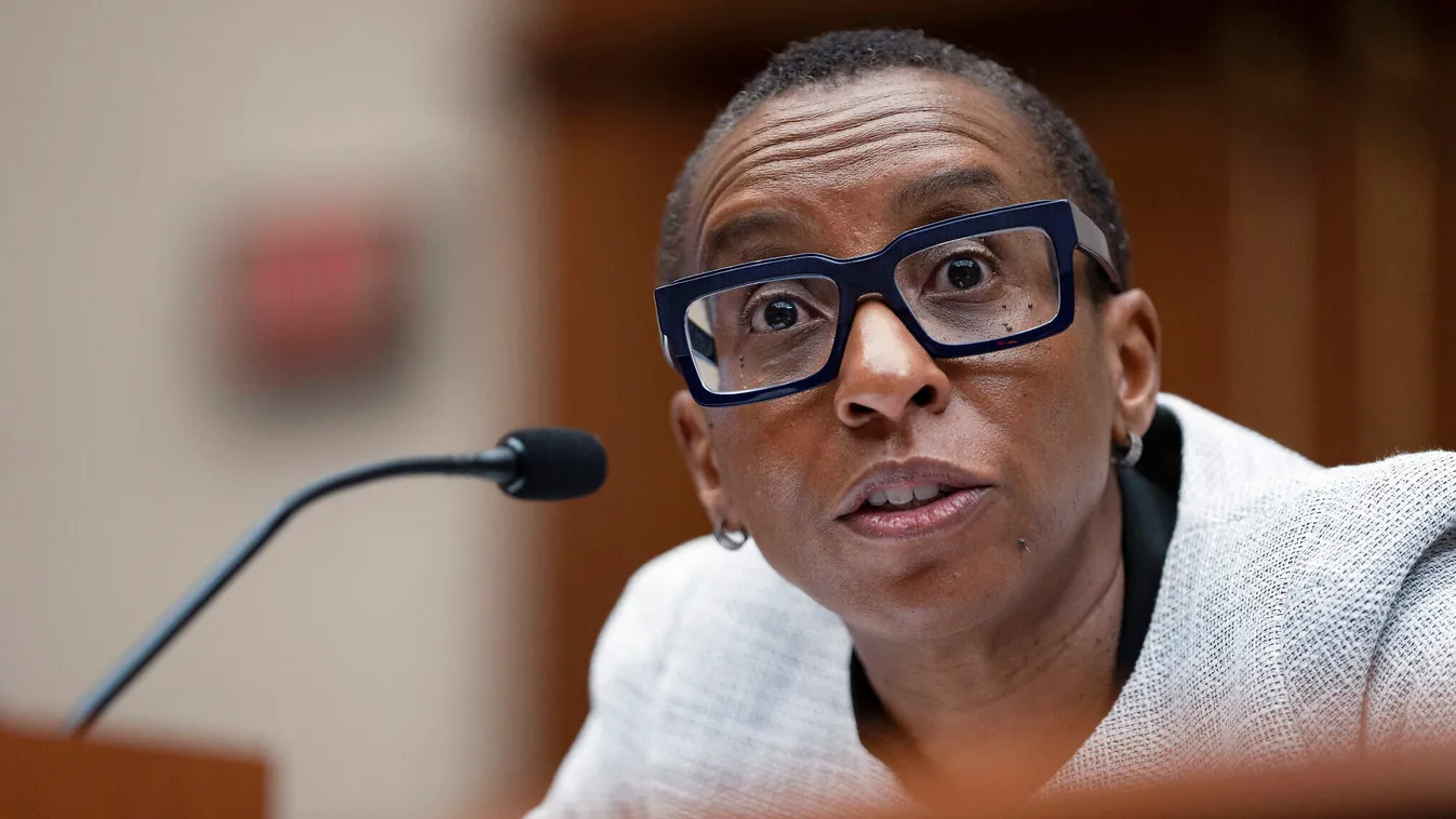 Lemondott a Harvard elnöke