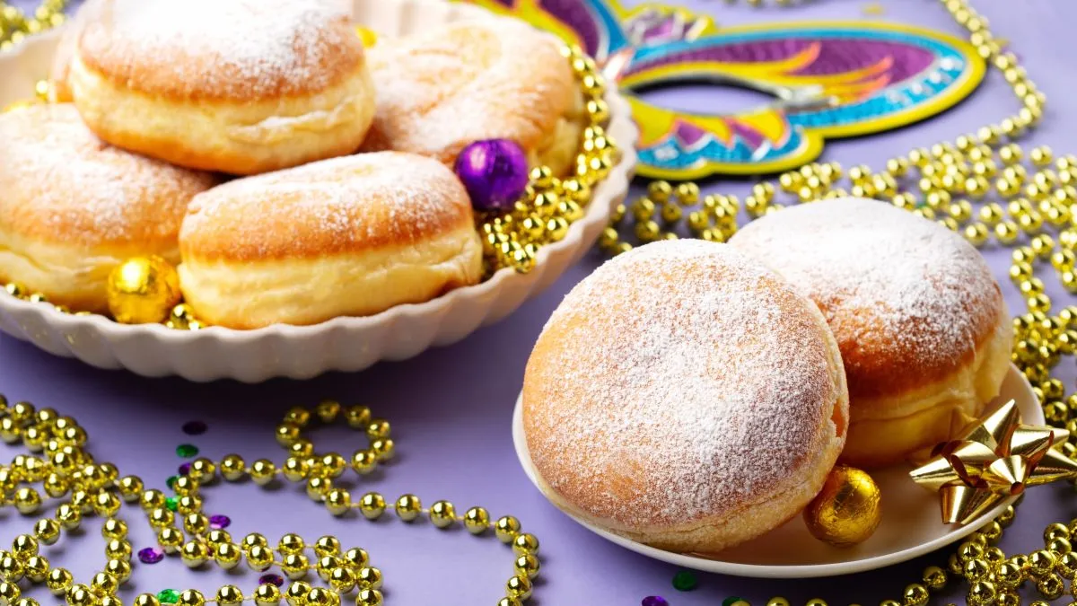 Mardi,Gras,King,Cake,Doughnuts,Or,Donuts,,Masquerade,Festival,Carnival