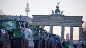 Egyre durvul a traktorosok blokádja Németországban
