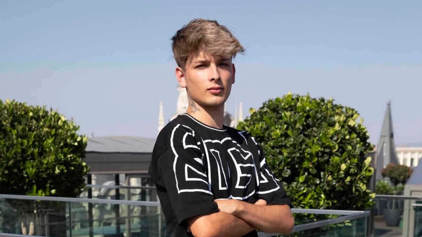 Nagyon megverték a TV2 gazdag sztárját