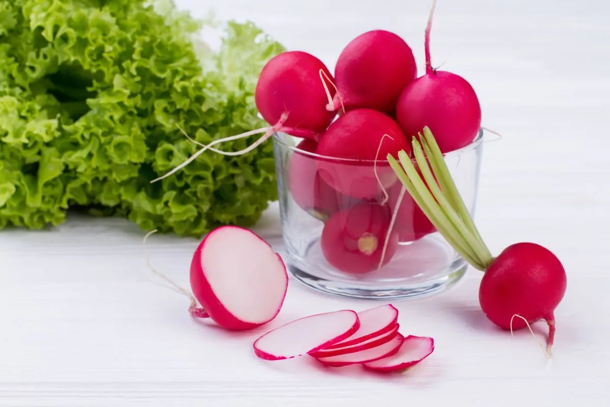 Radishes,And,Lettuce,On,White,Background.,Whole,And,Sliced,Radishes