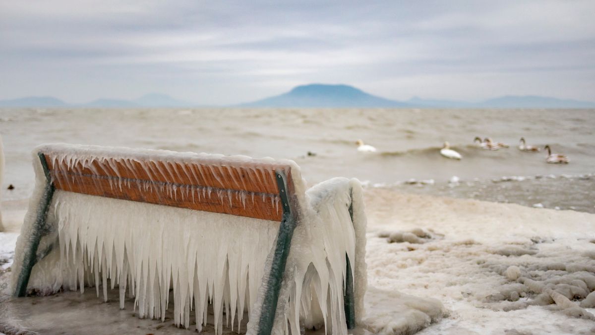 Életveszélyes a Balaton jegén tartózkodni: bírságot is kaphatsz érte