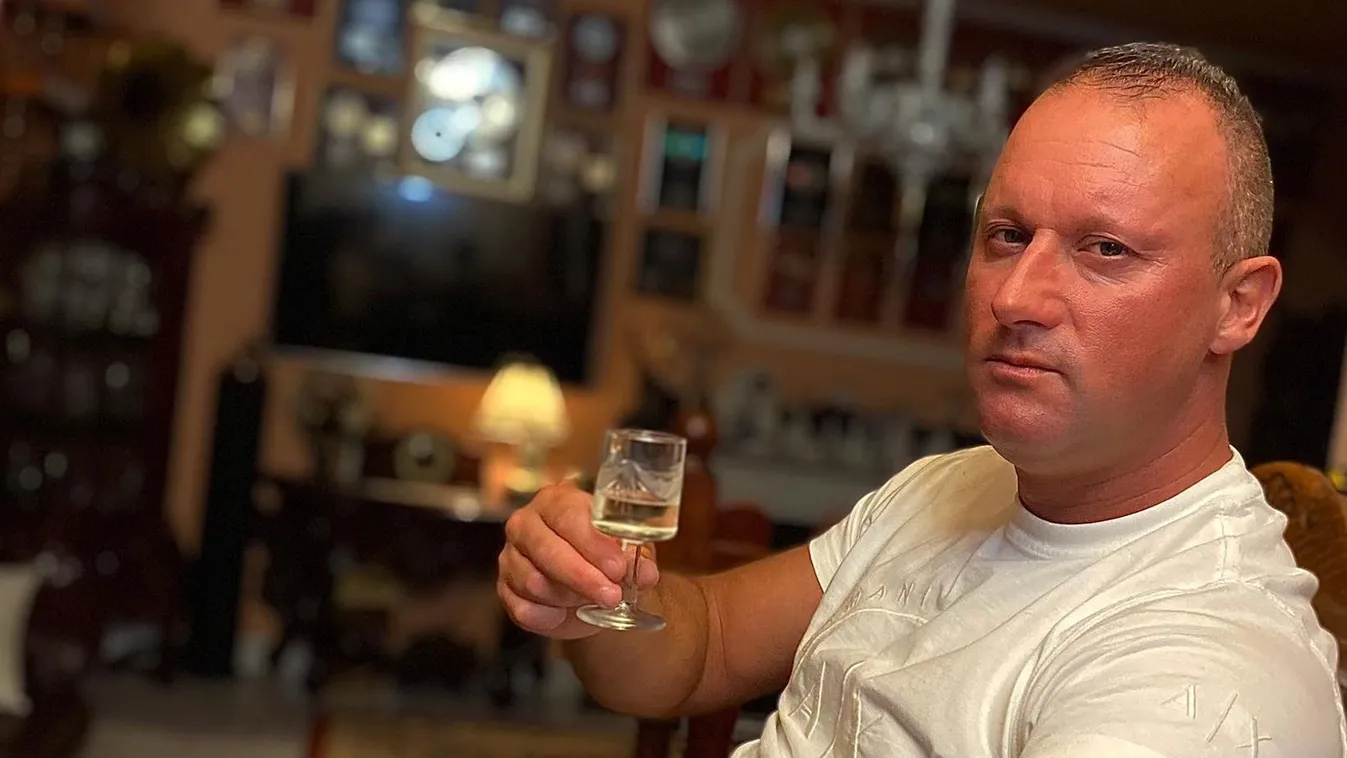 Egy tapasztalt grófné teszteli Alekosz új nőit