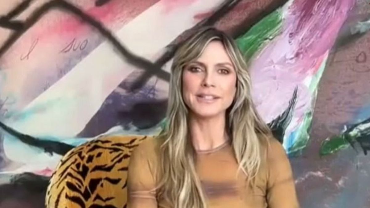 Heidi Klum meztelen melleit mutogatta a kamera előtt - itt a videó