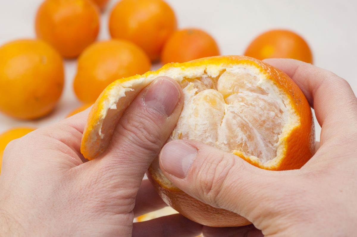 Peeling,An,Orange