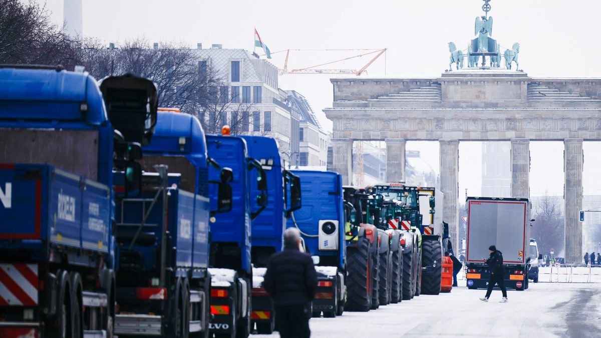 1500 teherautó vonul a berlini Brandenburgi kapuhoz. Fellázadt a német középosztály