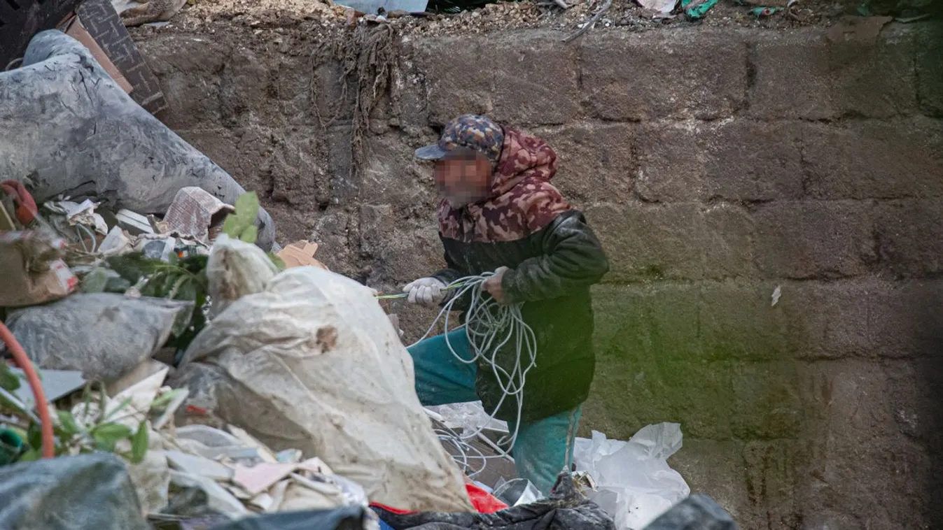  Illegális szemétégetés zajlik Rákosrendezőn