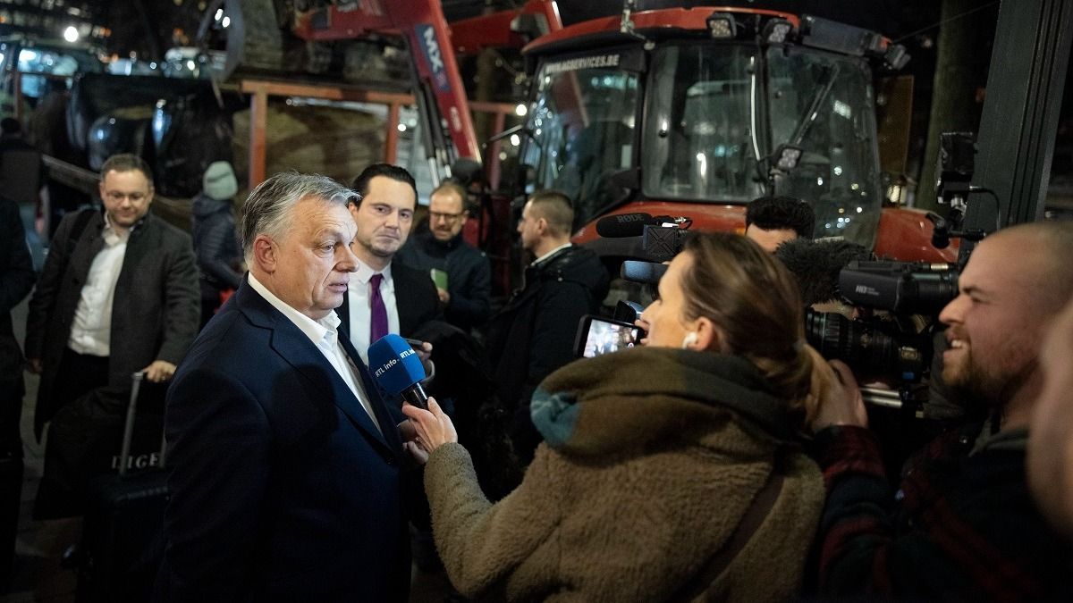 Orbán Viktor Brüsszel belvárosában tüntető gazdákkal találkozott