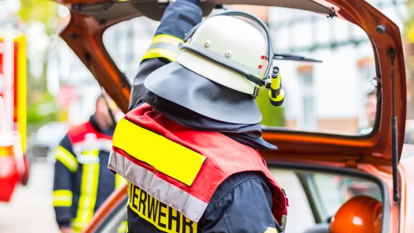 Megbüntethetik a gazdatüntetést megtapsoló német tűzoltót