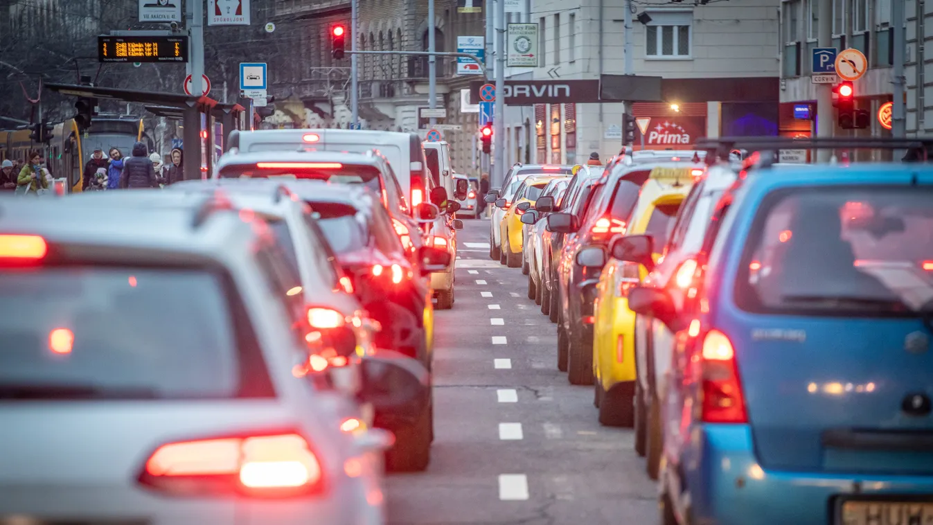 A tömegközlekedést is lebénította a budapesti baleset