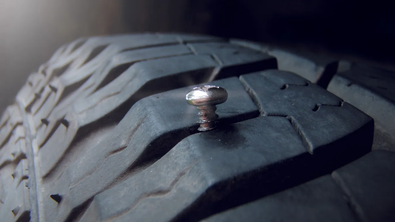 Rettegnek az autósok a péceli rémtől - ezt teszi a kocsikkal