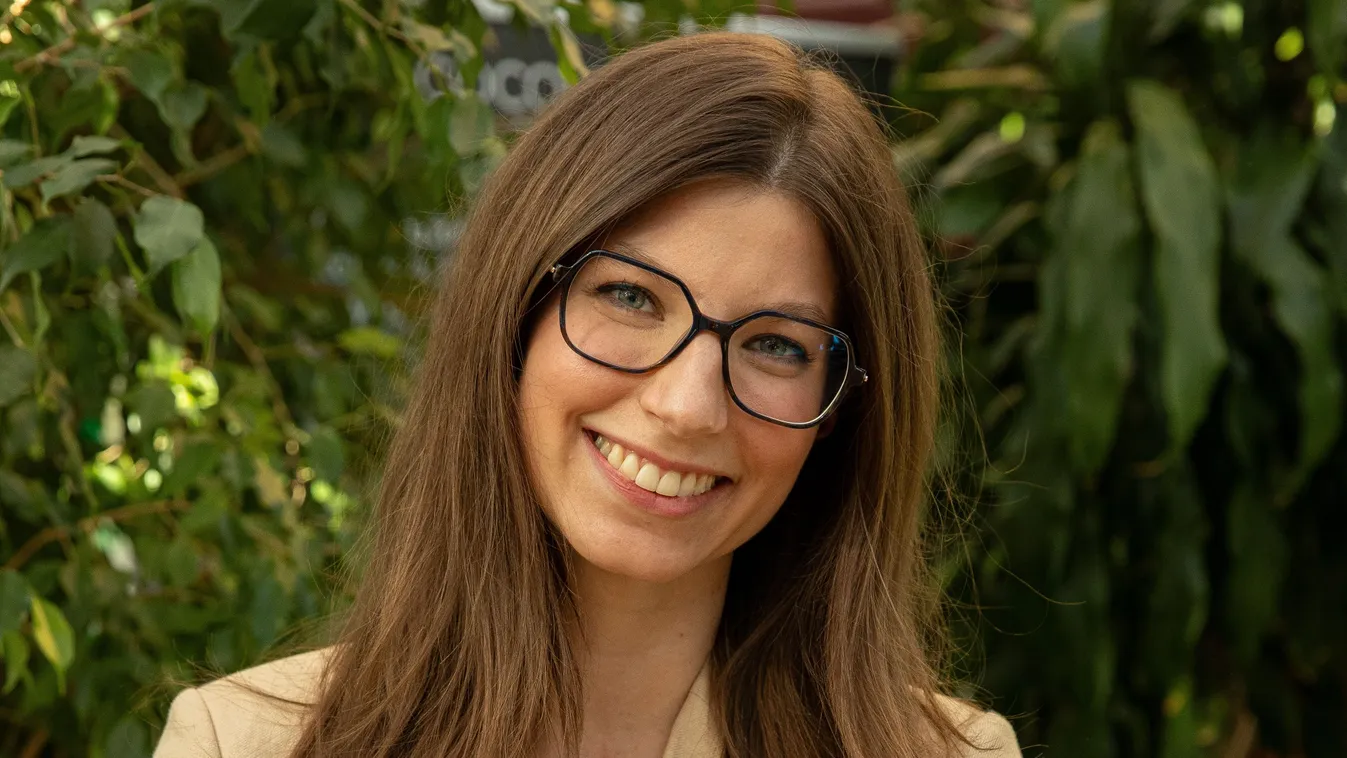 Elképesztő: Oroszlánt simogat Stohl Luca kislánya - Fotó!