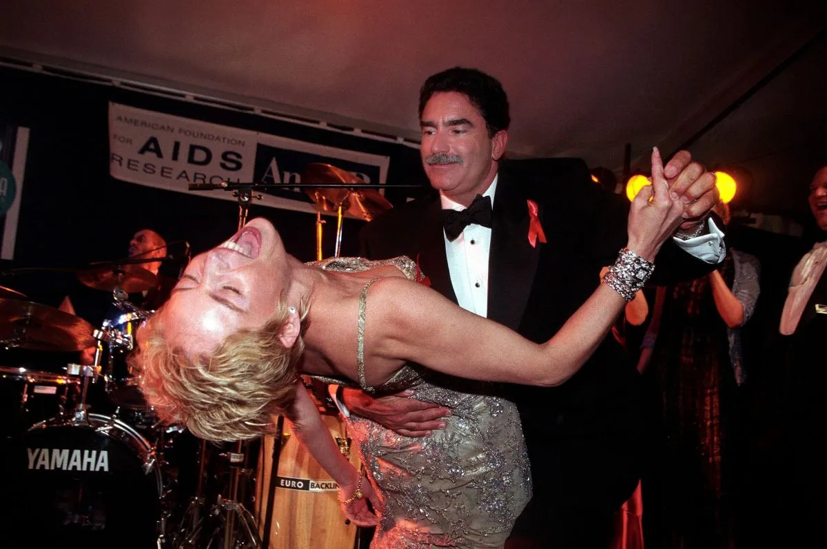 HOT Sharon Stone végre szeretne fülig szerelmes lenni RIPOST