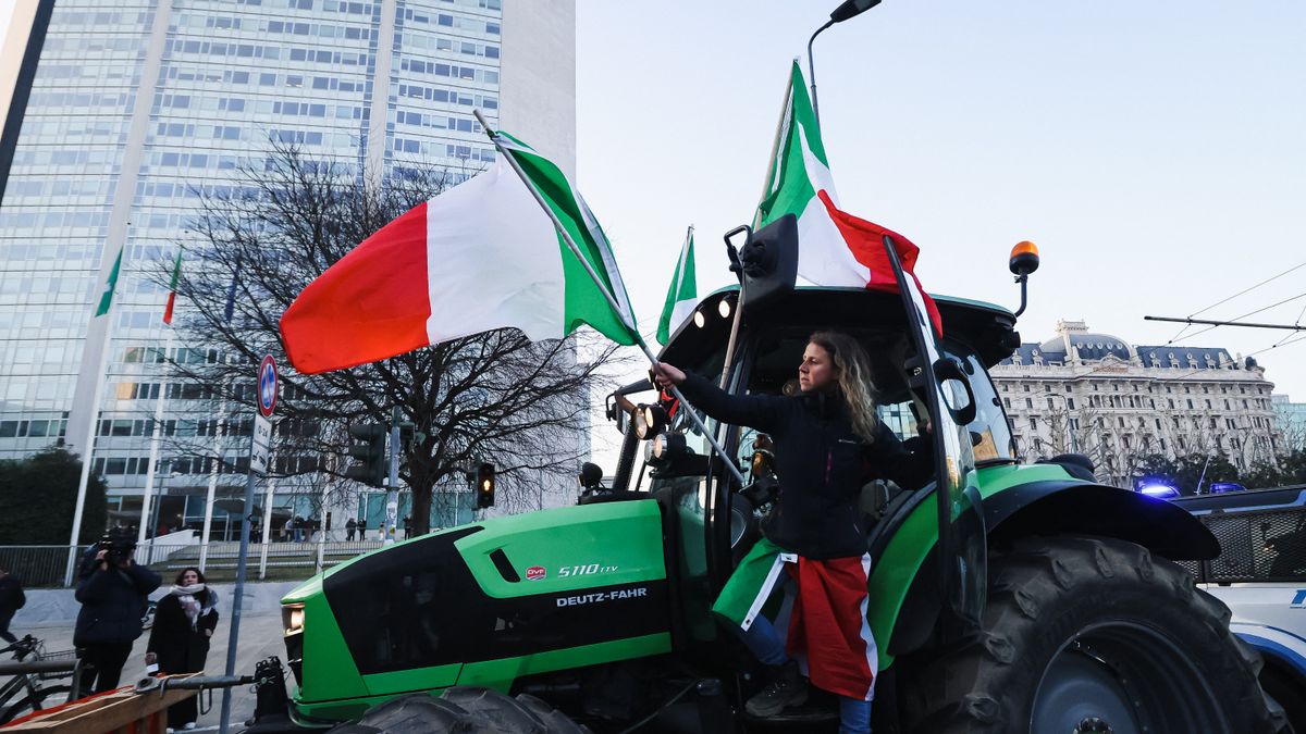 Rómában, Madridban, Athénban is Brüsszel ellen tüntetnek a gazdák