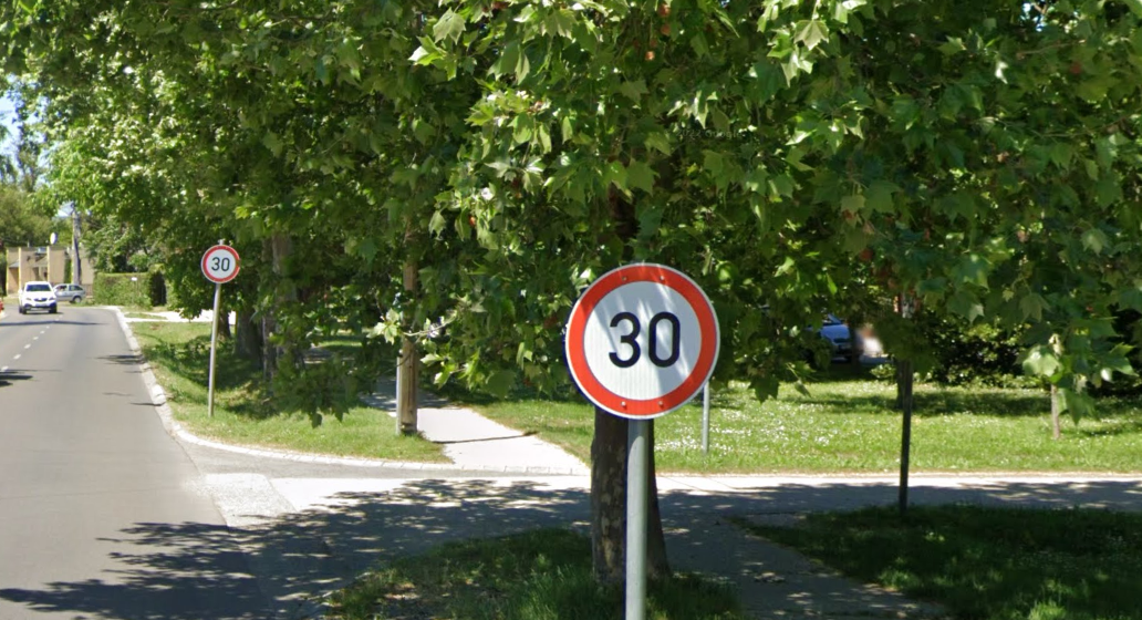 A helyiek szerint a környéken többségében 50-es Kresz-tábla van az utcákon. Egyedül a Terv utcában kell kisebb sebességgel haladni /