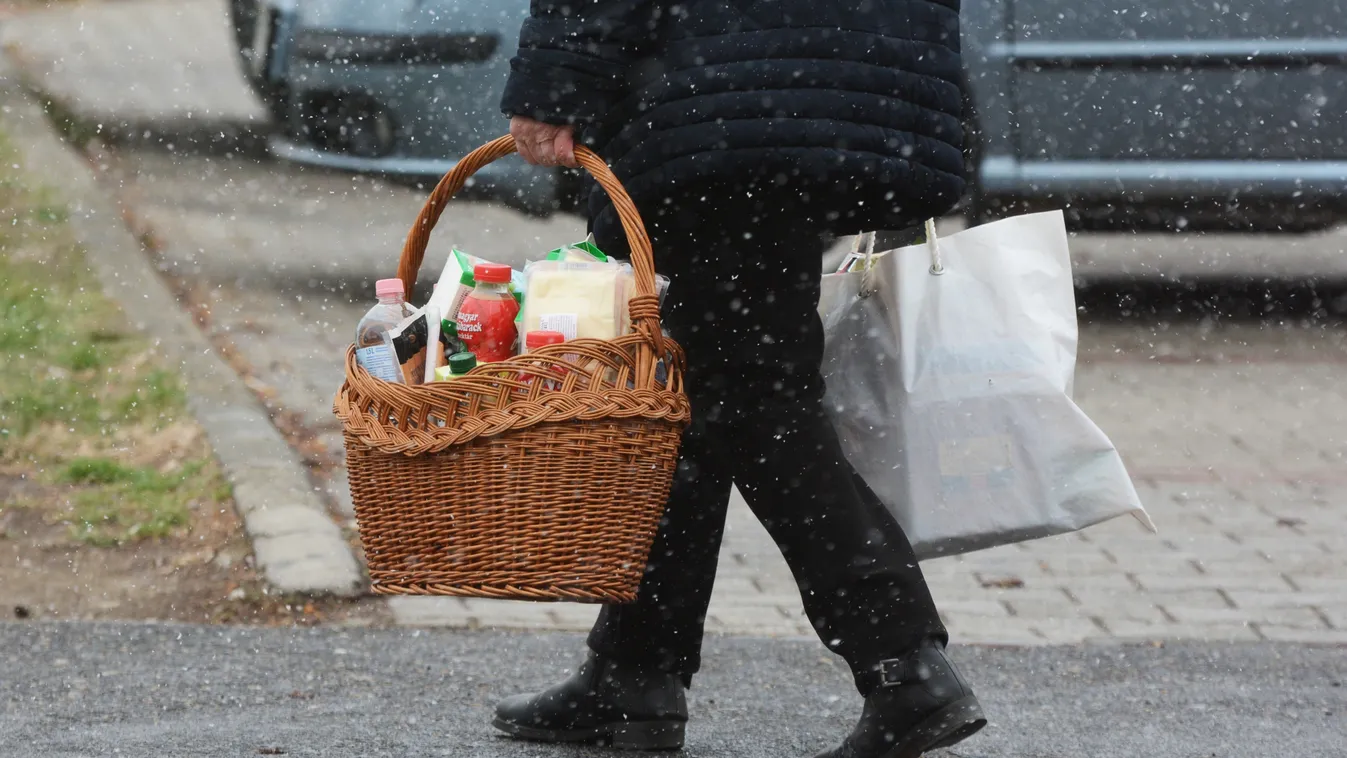 Tízezer forinttal is többet érhet a februári dupla nyugdíj