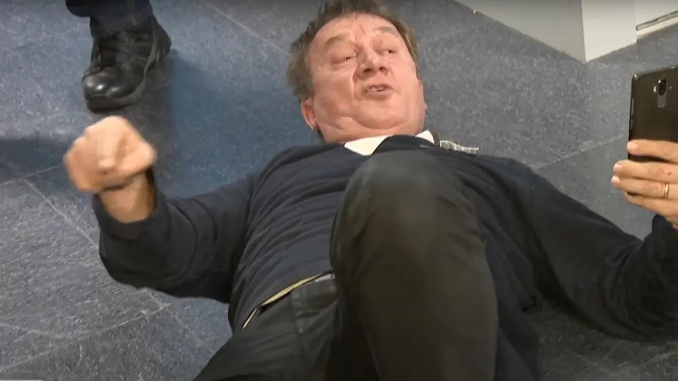 Varju László mondjon le parlamenti mandátumáról