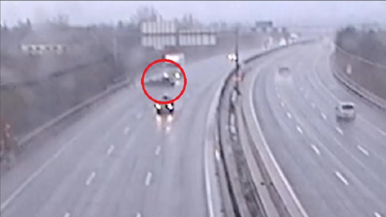 Vérfagyasztó pillanatok az M0-son, piruettet járt egy kocsi