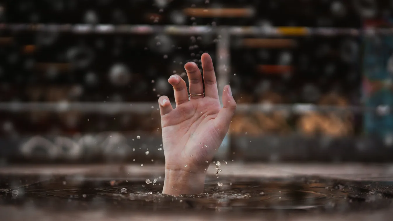 A mentők is kiborultak, 22 éves halt meg az Árpád-fürdőben