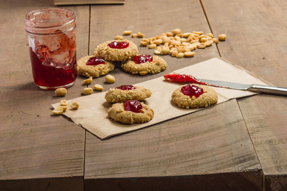 Peanut,Butter,Cookies,With,Strawberry,Jam,On,Wooden,Table