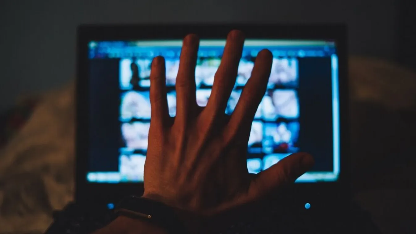 A gyerekek kétharmada jelöl vissza idegeneket a neten!