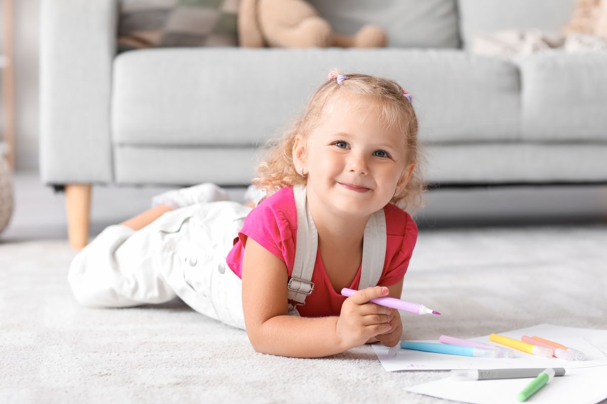 Cute,Little,Girl,Drawing,With,Felt-tip,Pen,On,Floor,At