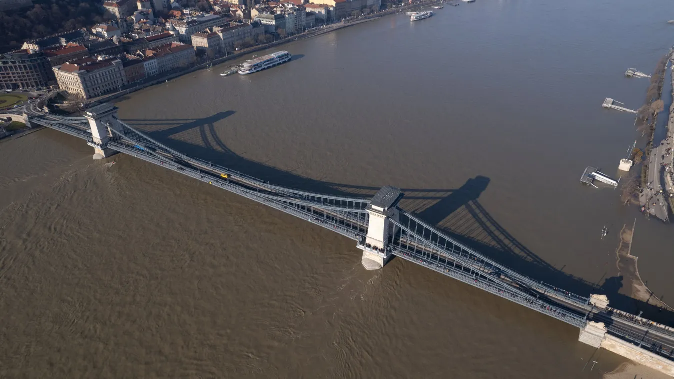 A Dunába zuhant egy nő Budapesten