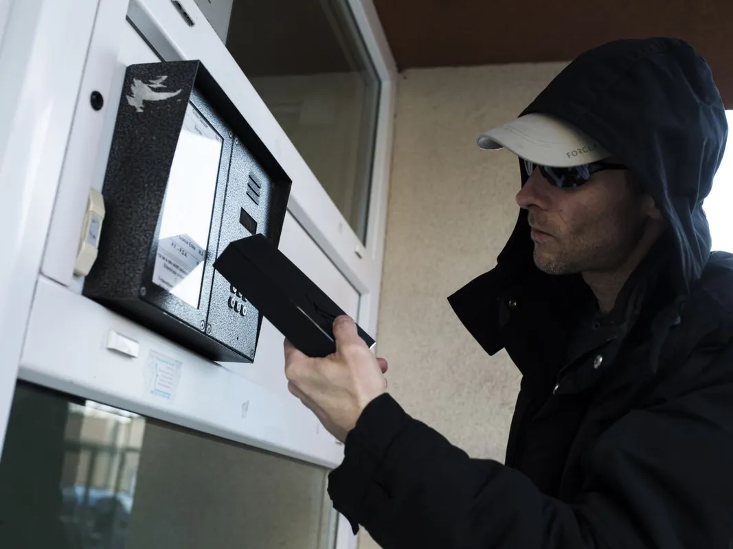 a20200308_Sokkolo_belepteto_rendszer_tarsashaz_rongalas_fg_fmh (2)