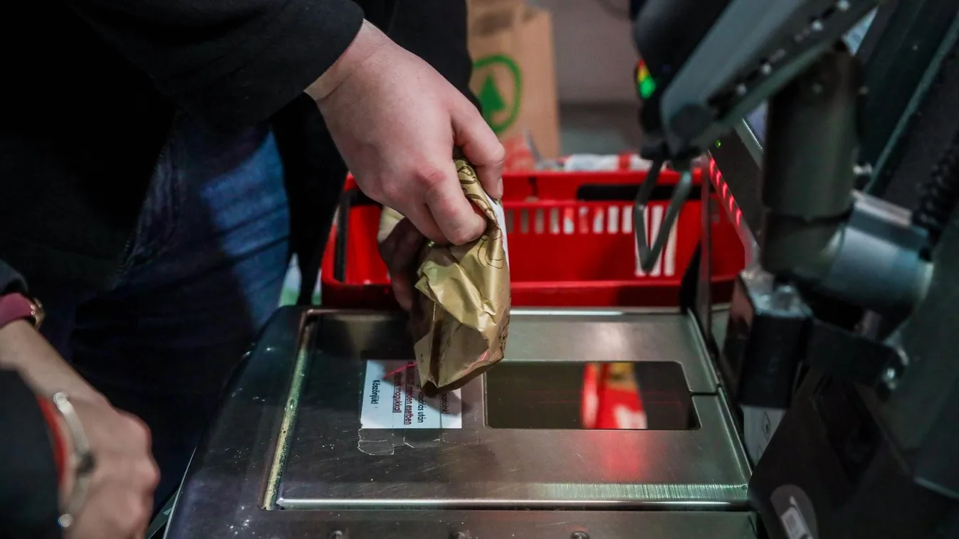 Hőzöngenek a magyar vásárlók az önkiszolgáló kasszák miatt