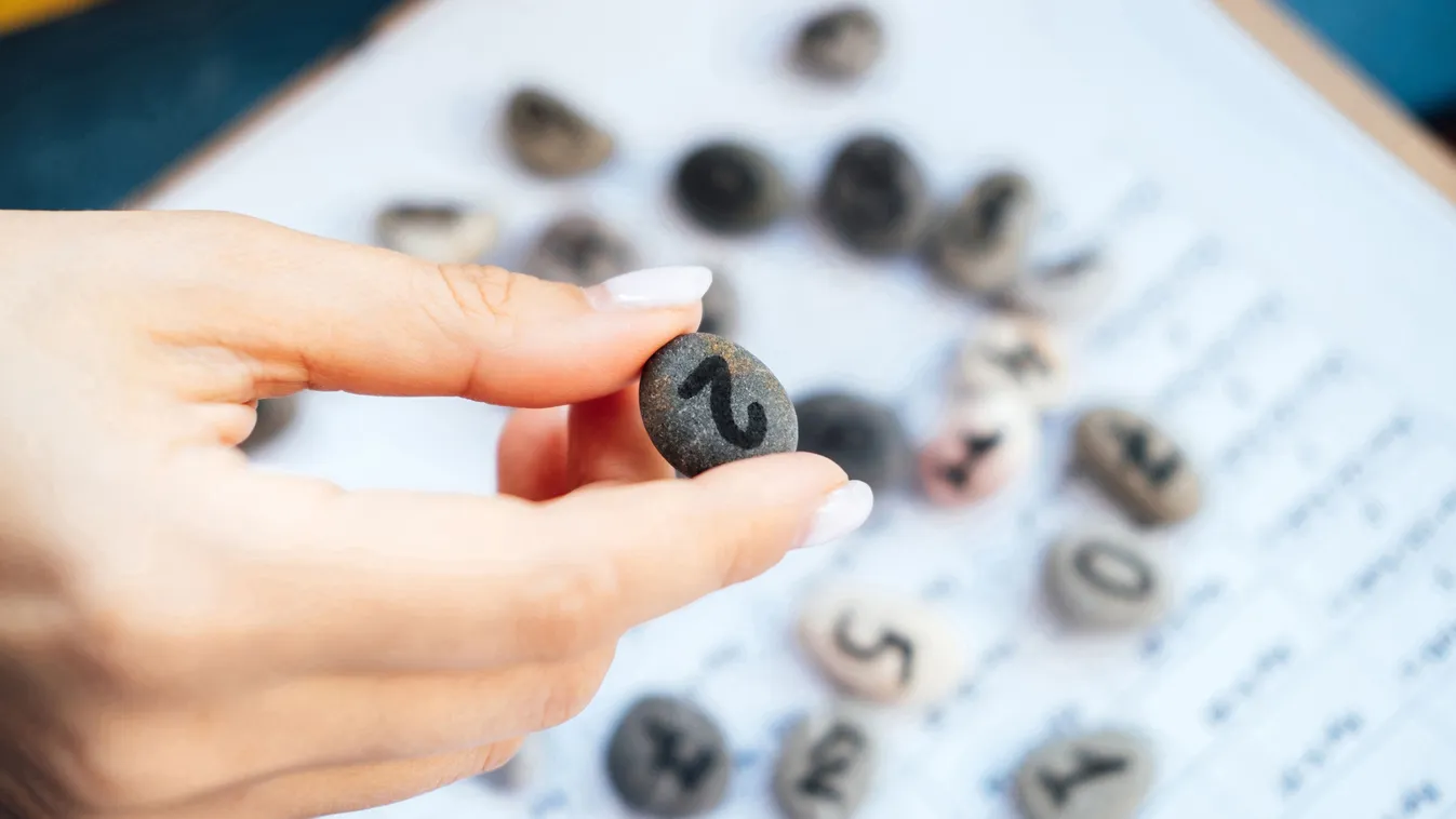 Döbbenetes, mit állít a mai napról a számmisztika