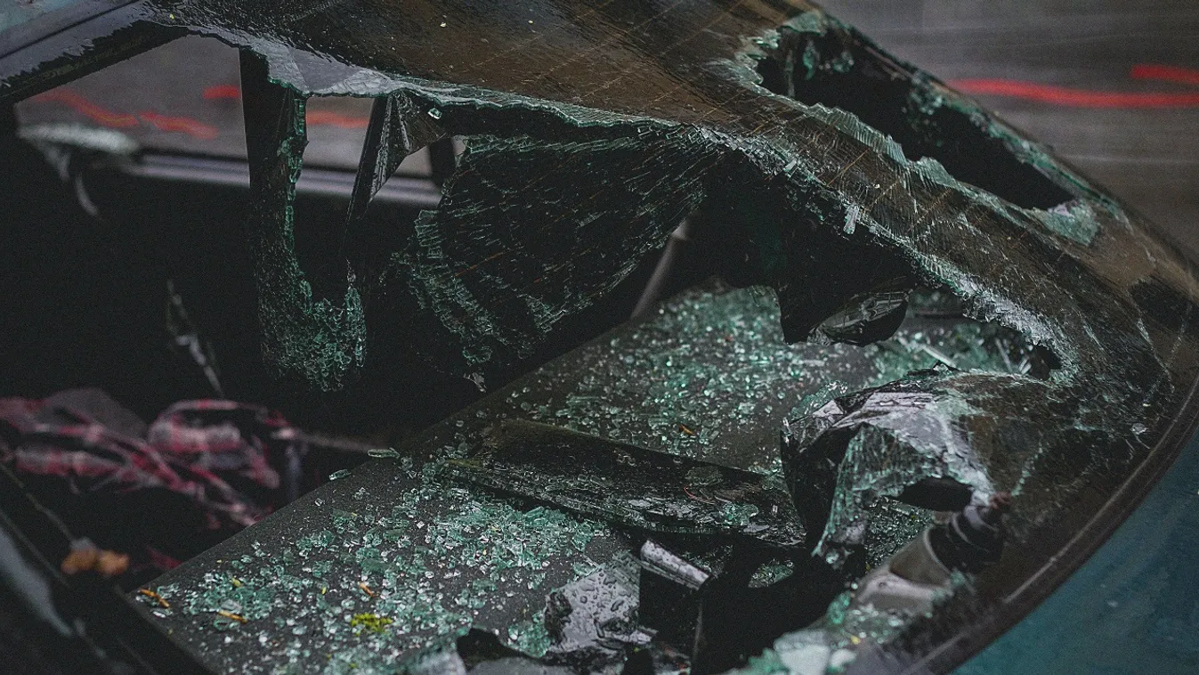 Baleset: meghalt egy 4 hónapos baba, 3 ember megsérült